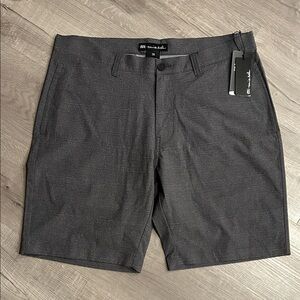 TRAVIS MATHEW | Men’s GROMMET Shorts